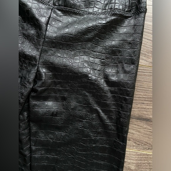 7 For All Mankind Faux Leather Croc Embossed Leggings - Picture 4 of 10